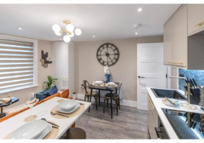Modern London 3-Bedroom Flat